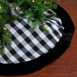 48" Black And White Plaid Round Christmas Tree Skirt -Northlight Shop dyno 2487133 1 3 31842.1588344298